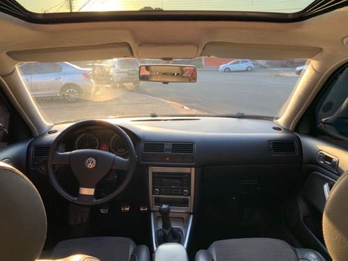 Imagem 8 de 9 de Volkswagen Golf Sportline 1.6 Mi Preto 2011