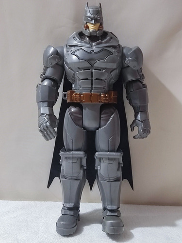 Figura De Accion Batman Battle Strike 30cm, Luz Y Sonido.