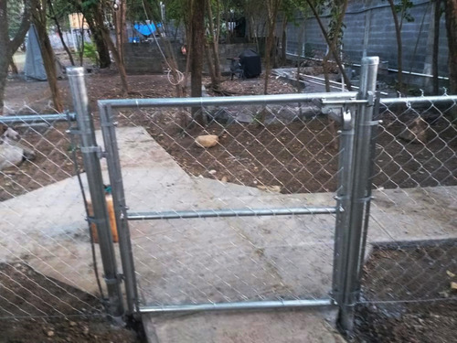 Malla Ciclónica Cal 13 1.50 M X 20 M Abertura 69x69 Mm Plateado