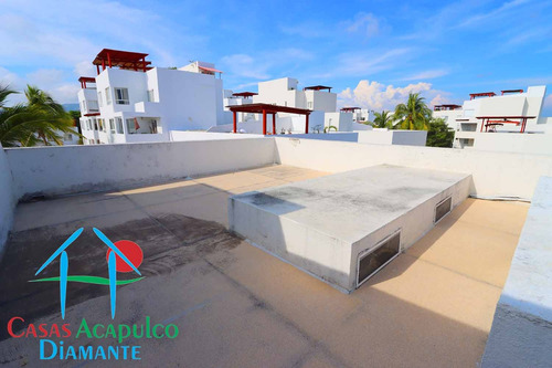 Cad Vindeza A 01. Terraza Con Salida Y Acceso A Jardín Y Albercas