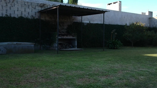 Casa En Venta En Chascomús Con Parque Y Estudio