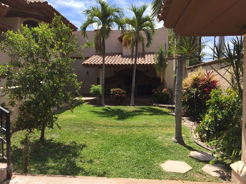 Casa En Venta En Las Fuentes, Los Mochis Sinaloa.