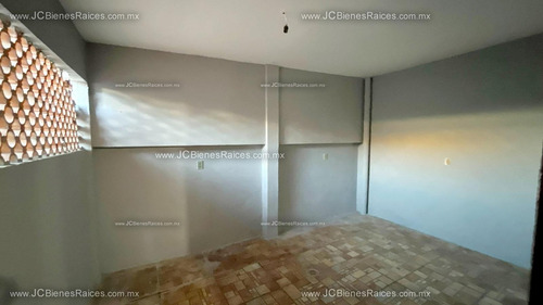 Casa En Venta Dos Niveles Col. Valente Díaz A 5 Minutos Del Aeropuerto.
