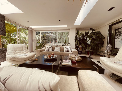 Casa En Arriendo De 5 Dorm. En Lo Barnechea