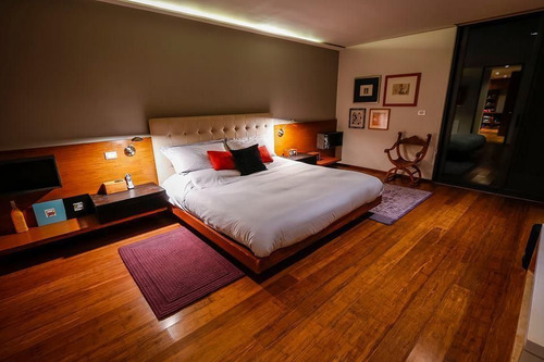 Residencia De Lujo En Villas Del Mesón, Arbolada, Única En Su Tipo !!