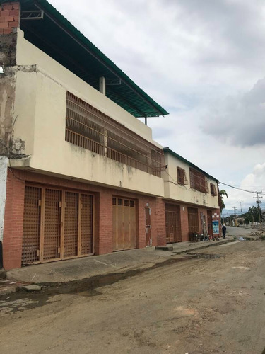 Casa Comercial En Esquina Con Galpón Y Almacén En Fundación Mendoza