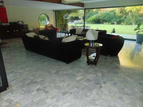 Imagen 9 de 30 de Casa En Venta . 5 Dormitorios- Las Lomas-jockey- Única