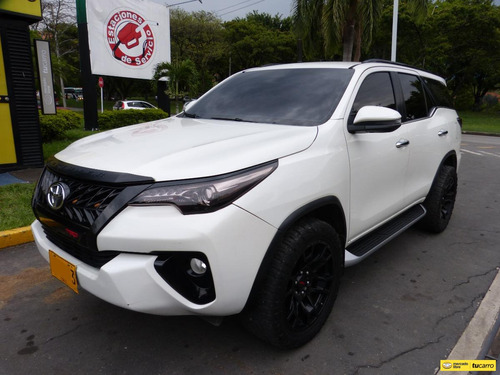 Toyota Fortuner 2.8 SRV