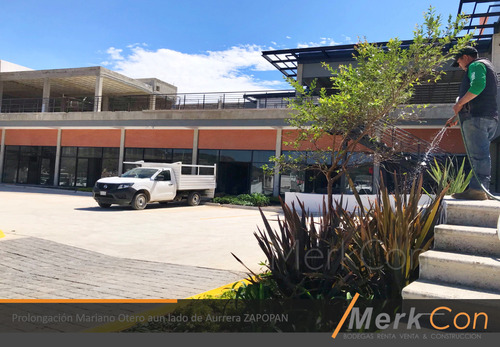 Local Renta Plaza Comercial 240 M2 Prolongación Mariano Oter