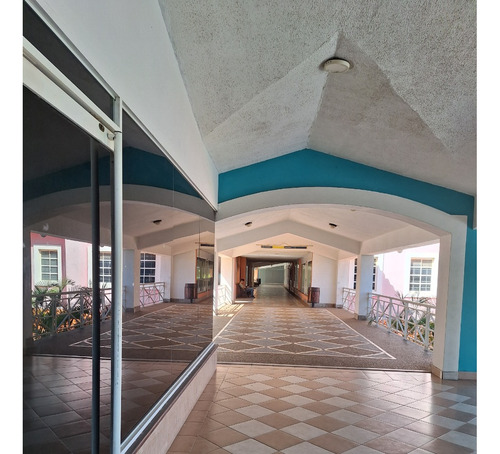 Se Vende Local Comercial En El Iconico C.c. Plaza Mayor En La Ciudad De Lechería, Vista Al Canal.