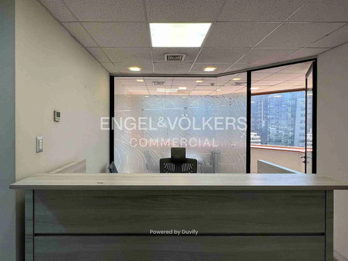 Oficina Amoblada De 415 M² En El Golf