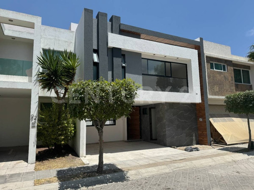 Venta Casa De 3 Recamaras Fracc. Rinconada De Sta Fe, Tlaxcalacingo, Puebla