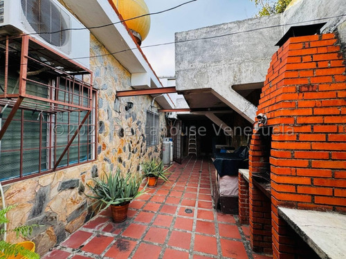 Casa En Venta En La Piedad Cabudare Cuenta Con 4 Dormitorios, 3 Baños, Estacionamiento Techado, Cocina, Sala, Comedor. 259 M2 De Construcción Gabriela C. 