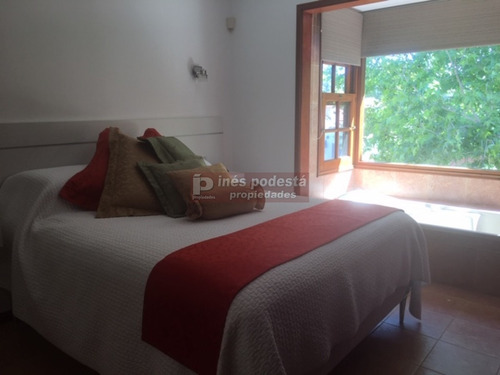 Casa En Zona De Colegios- Ref: 8920