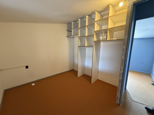 Casa En Venta, 2 Pisos, 4d+2b, Ubicada En Psje Apostol Marco
