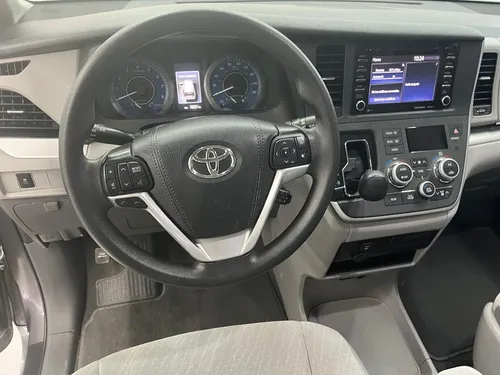 Toyota Sienna 3.5 Le At