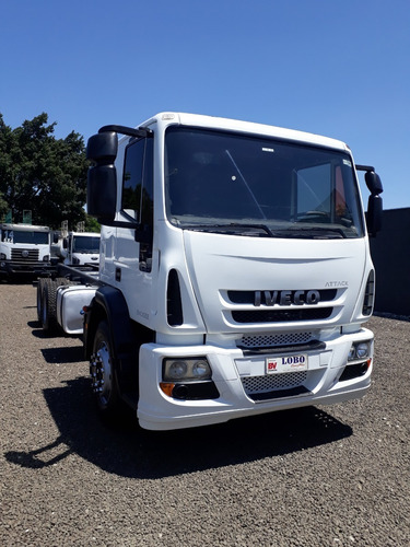 Imagem 4 de 13 de Iveco Tector 240e22