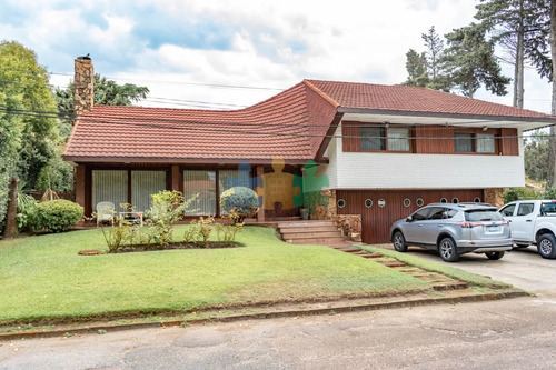 Casa De Gran Tamaño Ubicada En Zona De Paz Y Tranquilidad. - Ref : Eqp6291