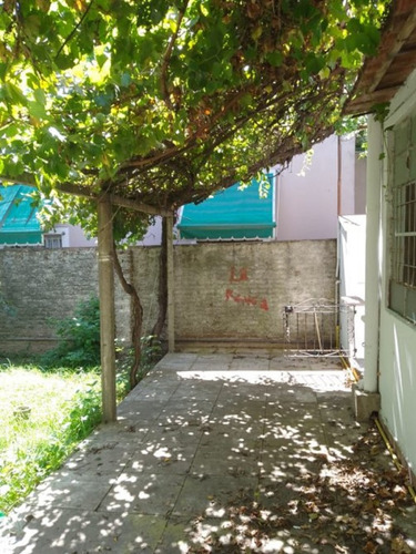 Casa En Alquiler A Pocas Cuadras Del Centro De Monte Grande!! (entrada Compartida) Juan De Garay 288