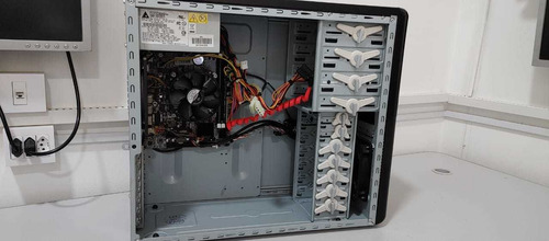 Imagem 2 de 4 de Pc Intel Core I5 3ª Ger 8gb Ssd 120gb Fonte 200w Gabin Prata