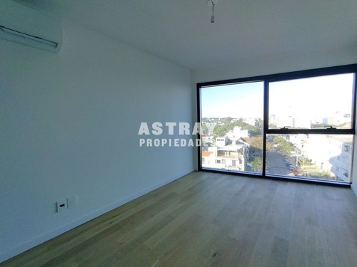 Imagen 3 de 11 de Apartamento En Venta De 1 Dormitorio En Malvin (ref: Ast-774)
