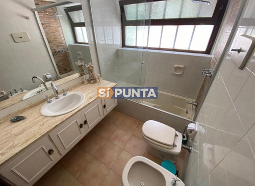 Imagen 18 de 30 de Espectacular Casa En Lugano 5 Dormitorios 4 Baños