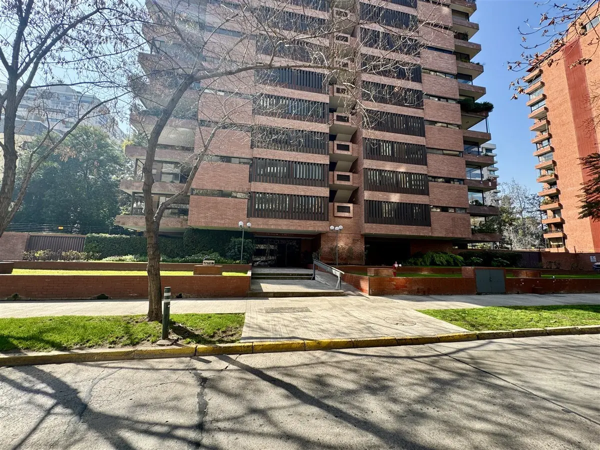 Imagen 2 de 19 de Vende Las Nieves Parque Bicentenario Jardín Piscina Vitacura