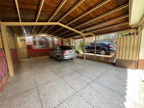 En Venta Posada De 11 Habitaciones En La Avenida 2 Sector Glorias Patrias, Mérida.