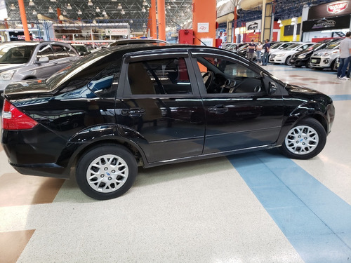 Imagem 6 de 8 de Ford Fiesta Sedan 1.0 Flex 4p