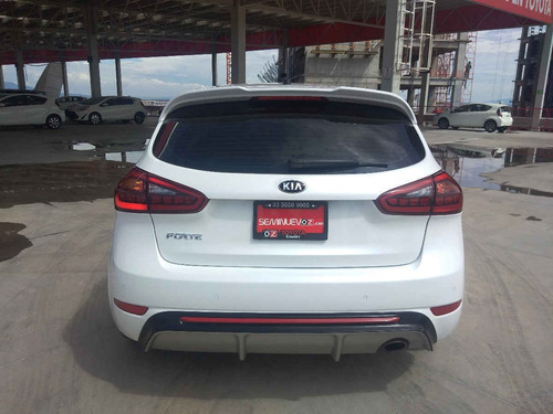 Imagen 3 de 14 de Kia Forte Hb 2018 5p Sx, Ta6, Piel, Qc, Ra-17