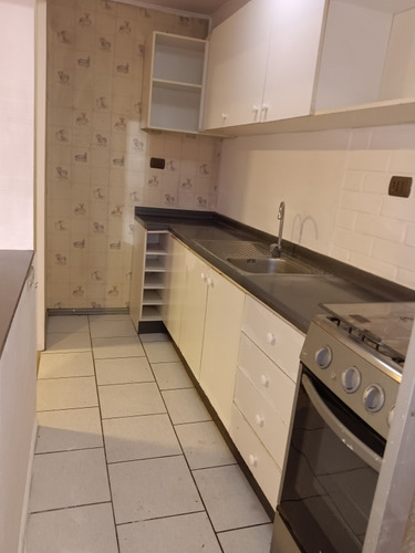 Departamento En Venta Con Estacionamiento, Altos De Maipú