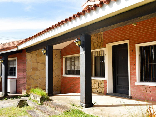 Venta 2 Casas Terreno Esquina Rambla Costanera