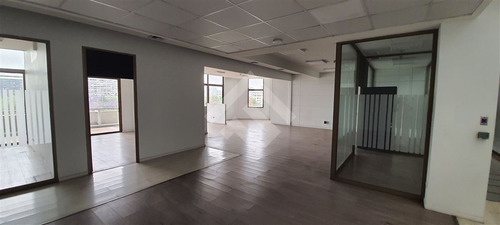 Oficina En Arriendo Con Financiamiento Para Habilitar.