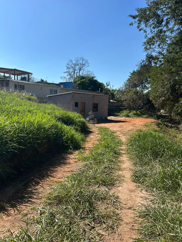 Vendo Terreno Com 1.030m Plano Com Um Cômodo Já Levantado,de