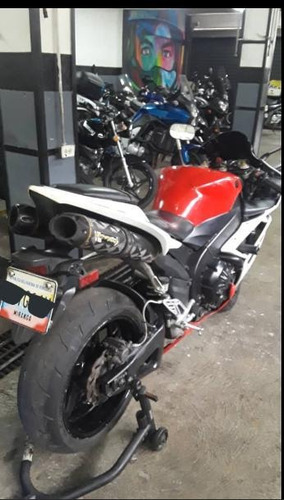 Imagen 2 de 12 de Yamaha R1 R1