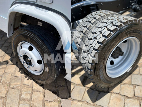 Imagem 2 de 10 de Mercedes Benz 710 Plus