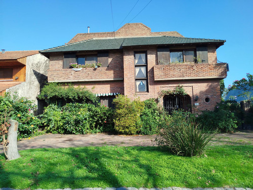 Importante Casa A Reciclar En Excelente Lote De 820 M²