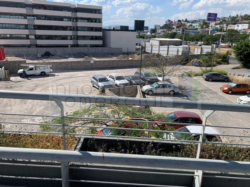 Imagen 7 de 20 de Local Comercial Para Servicios Junto A Mercedes Benz De Bern