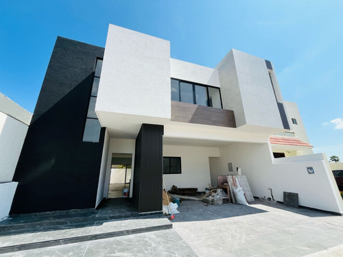 Casa En Venta En Veracruz. Con 4 Recamaras. Fracc. Las Palmas.