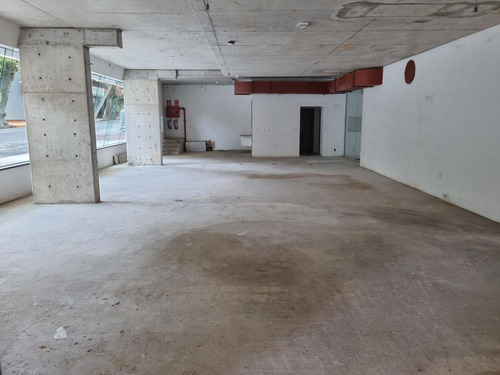 Imagen 5 de 11 de Local -local Comercial Esquina , Canelones Y Convención, Estrena , 200 M2 !!