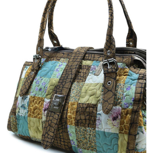 Bolsa Feminina Ombro Nuanda Patchwork Giulianna Fiori Cor Marrom claro-Azul Desenho do tecido Costura