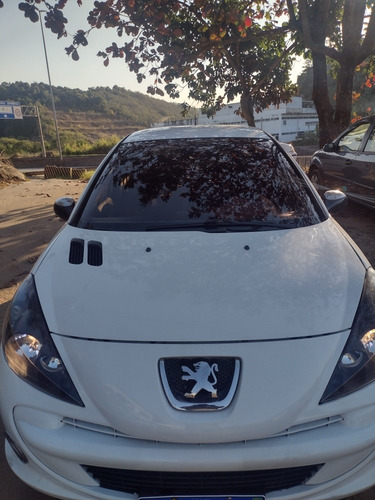 Imagem 1 de 5 de Peojeo Sedan