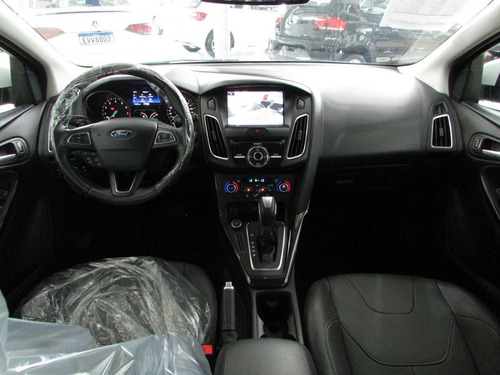 Ford Focus Hatch 2.0 16v 4p Titanium Flex