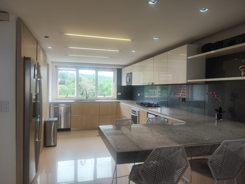Townhouse En Venta 250m2 En Urb. Hatillo Tepuy La Unión El Hatillo