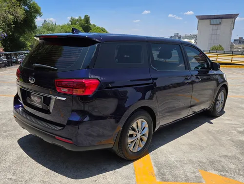 Kia Sedona 3.3 V6 Lx At