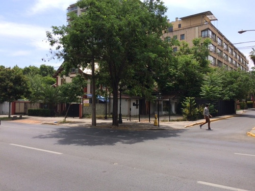 Casa Esquina. Un Piso. Apta Oficinas, Cafe De Barrio, Otros