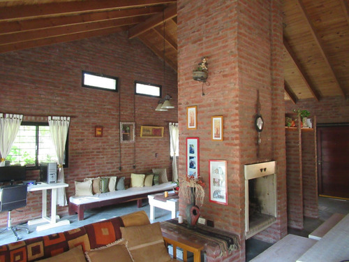Casa Con Quincho Y Piscina, 3 Dormitorios Zona Km 50 Pilar, Barrio Abierto La Esmeralda
