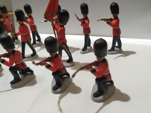 Imagen 7 de 7 de Soldaditos Guardia Real Británica Set X 12 Soldados 1/35