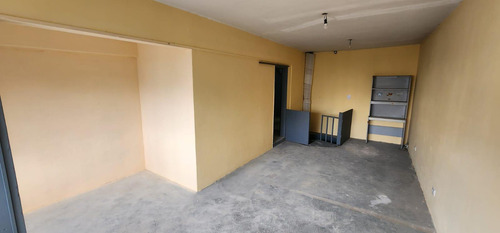 Casa 3 Amb. En Contra Frente - 2 Locales La Frente - Todo En Block - 232 M² Edif. - Ramos Mejia