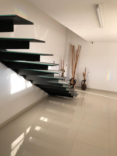 Imagen 6 de 20 de Local Comercial En Venta O Renta, Con Cubiculos Y Tapanco, En Cumbres Del Lago, Juriquilla Queretaro.